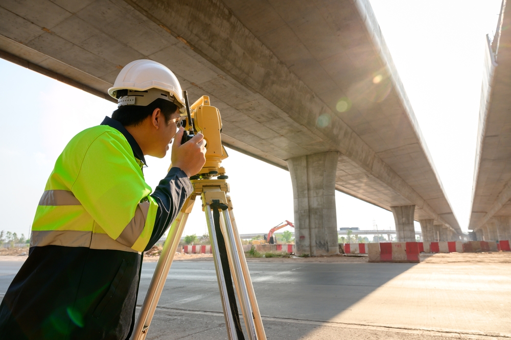 1,Surveyor,Engineer,Using,A,Theodolite,In,The,Construction,Of